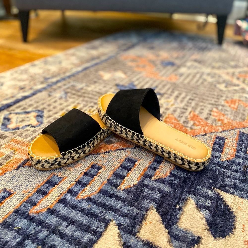 Old Navy Size 8 Black, Tan & Cream Slip On Espadrilles